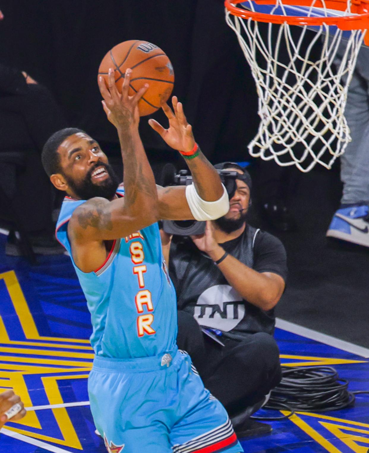 尼克斯新秀巴克利震撼全明星周末的简单介绍