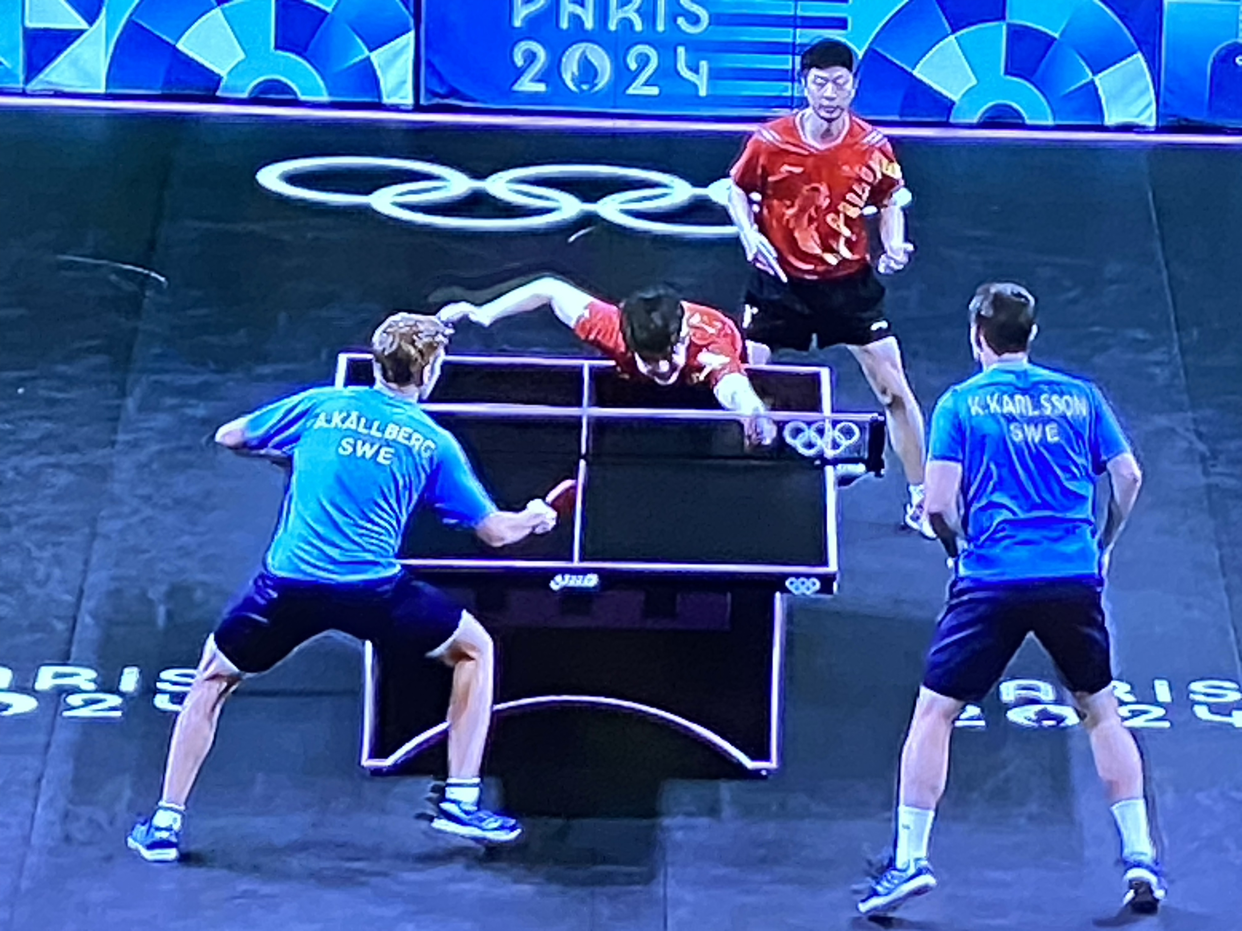 爱游戏在线登录-精彩绝伦！两队实力悬殊的激烈较量