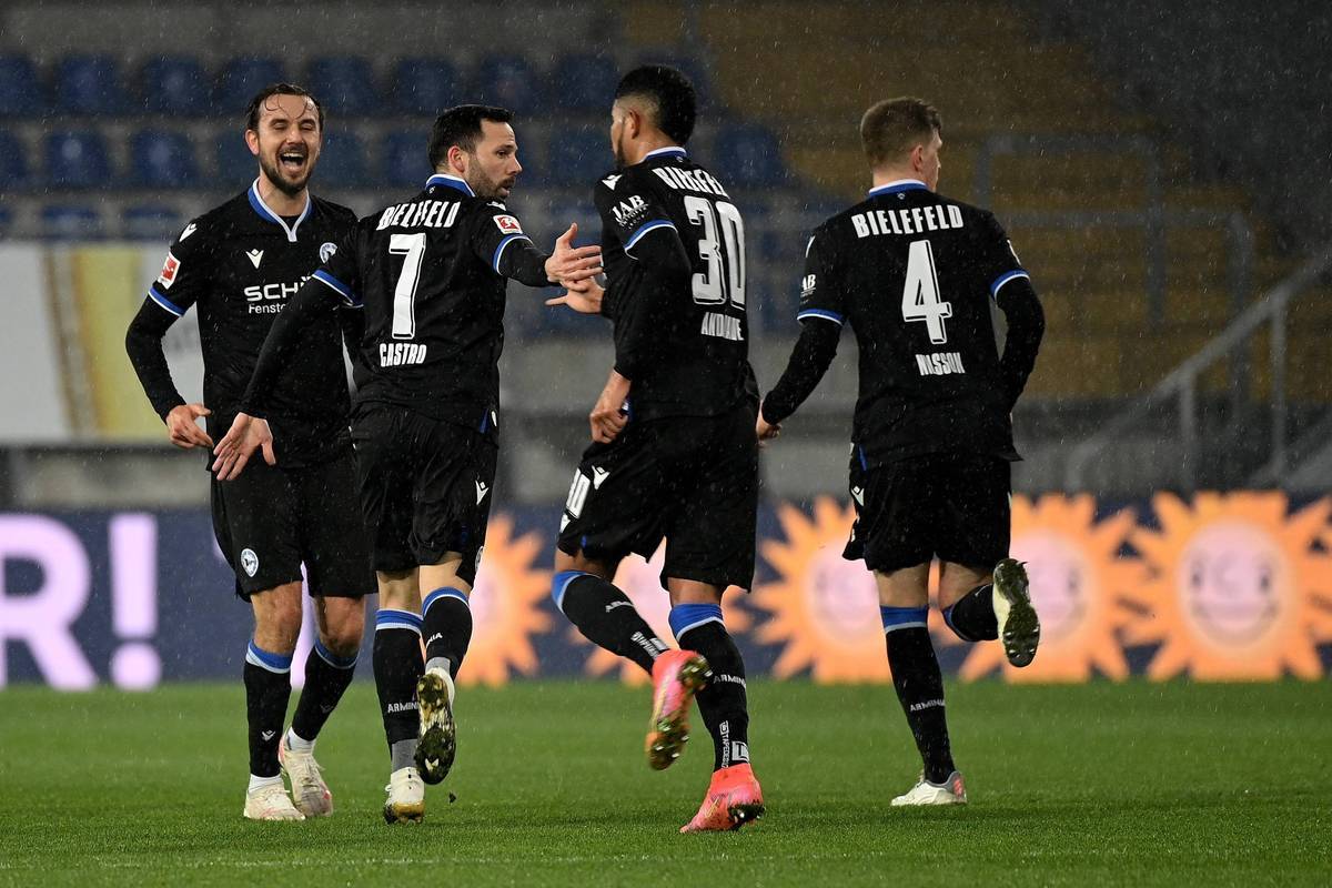 比勒费尔德队防守严密，客场战平对手的简单介绍