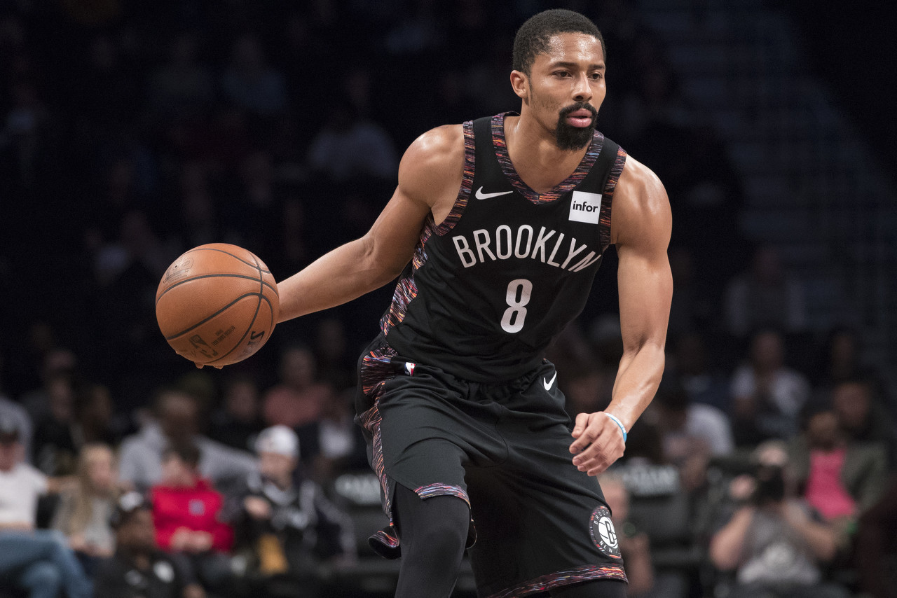 爱游戏app下载-著名篮球运动员在职业联赛中展现超凡表现