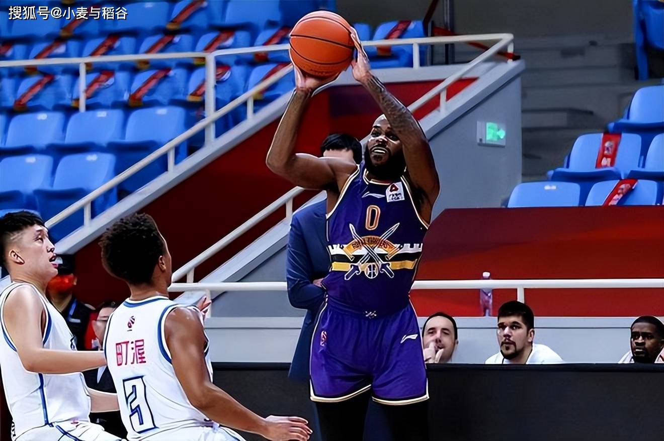 关于罗伯特-高登在CBA赛场上展现出色表现，获赞无数！的信息