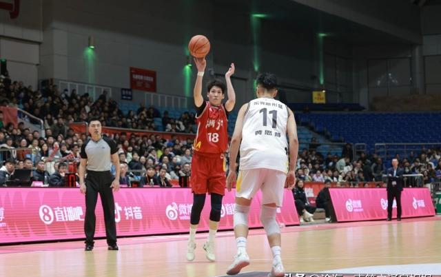 关于队员合作默契，战术配合完美的信息