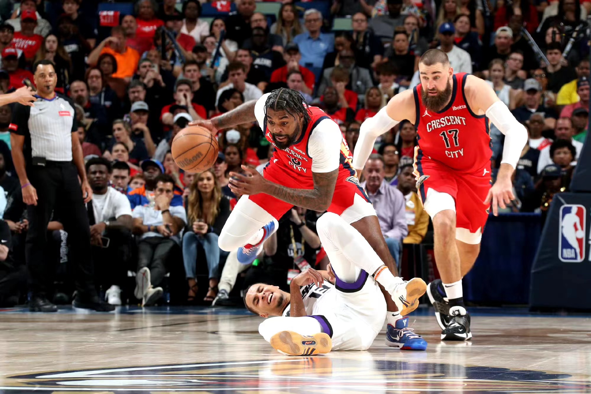 包含鹈鹕主场逆转凯尔特人，英格拉姆打出全能表现送对手败绩的词条