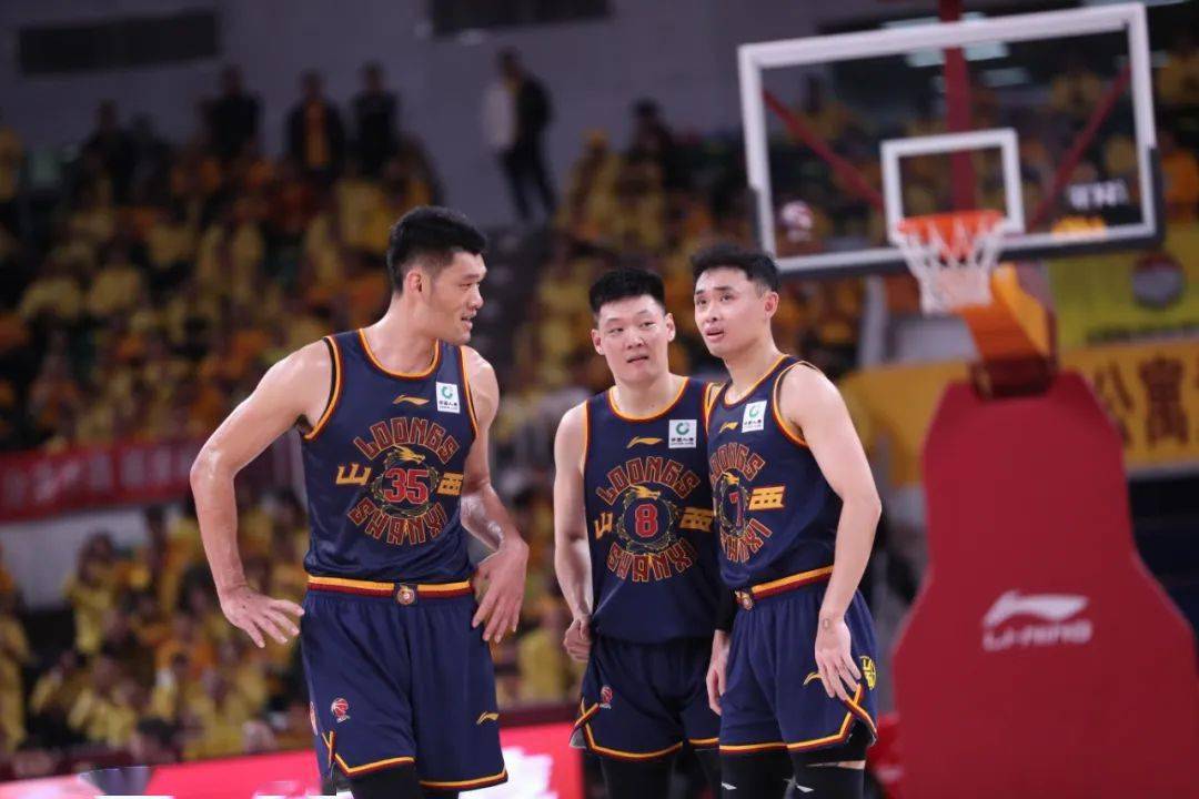 重庆男篮客场击败山西队，赢得连胜