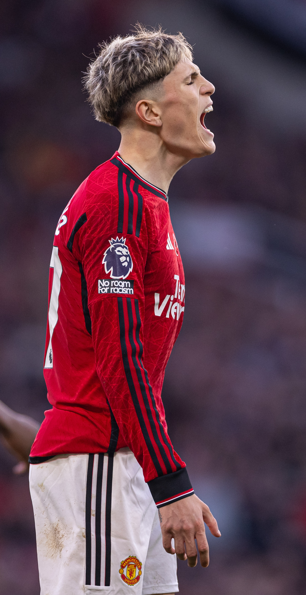 包含足球赛场上球员风采尽显，技术漂亮赏心悦目的词条