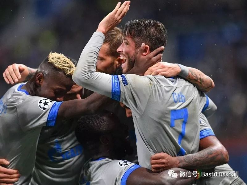 沙尔克客场大败，遭遇真真的低谷状态