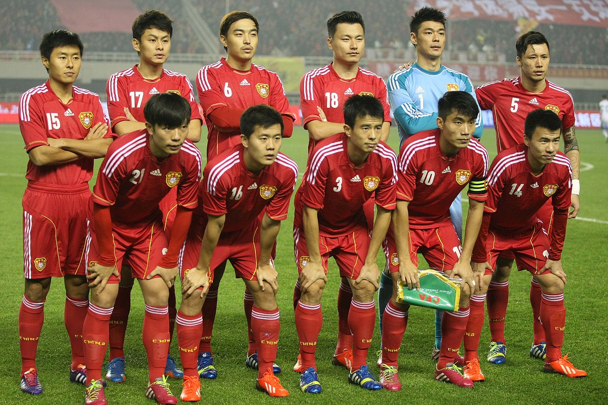 足球比赛中的关键一役即将展开