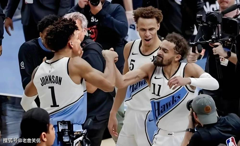 包含老鹰后场组织不力，年轻球员尚需磨练的词条