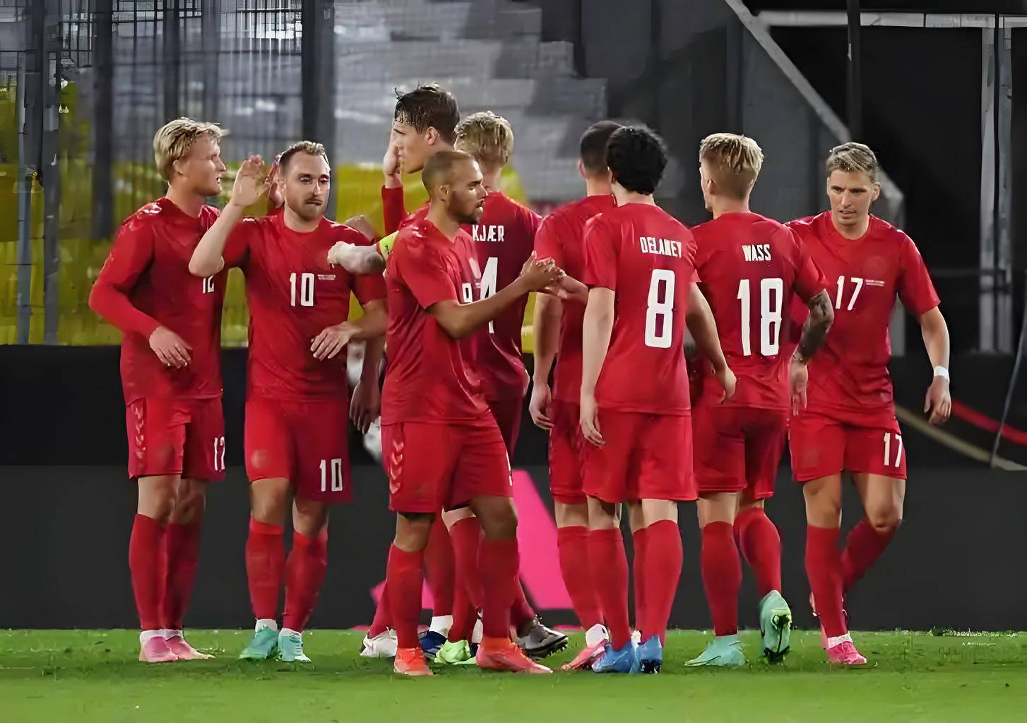 爱游戏新闻-利物浦大胜拜仁，晋级半决赛阵营