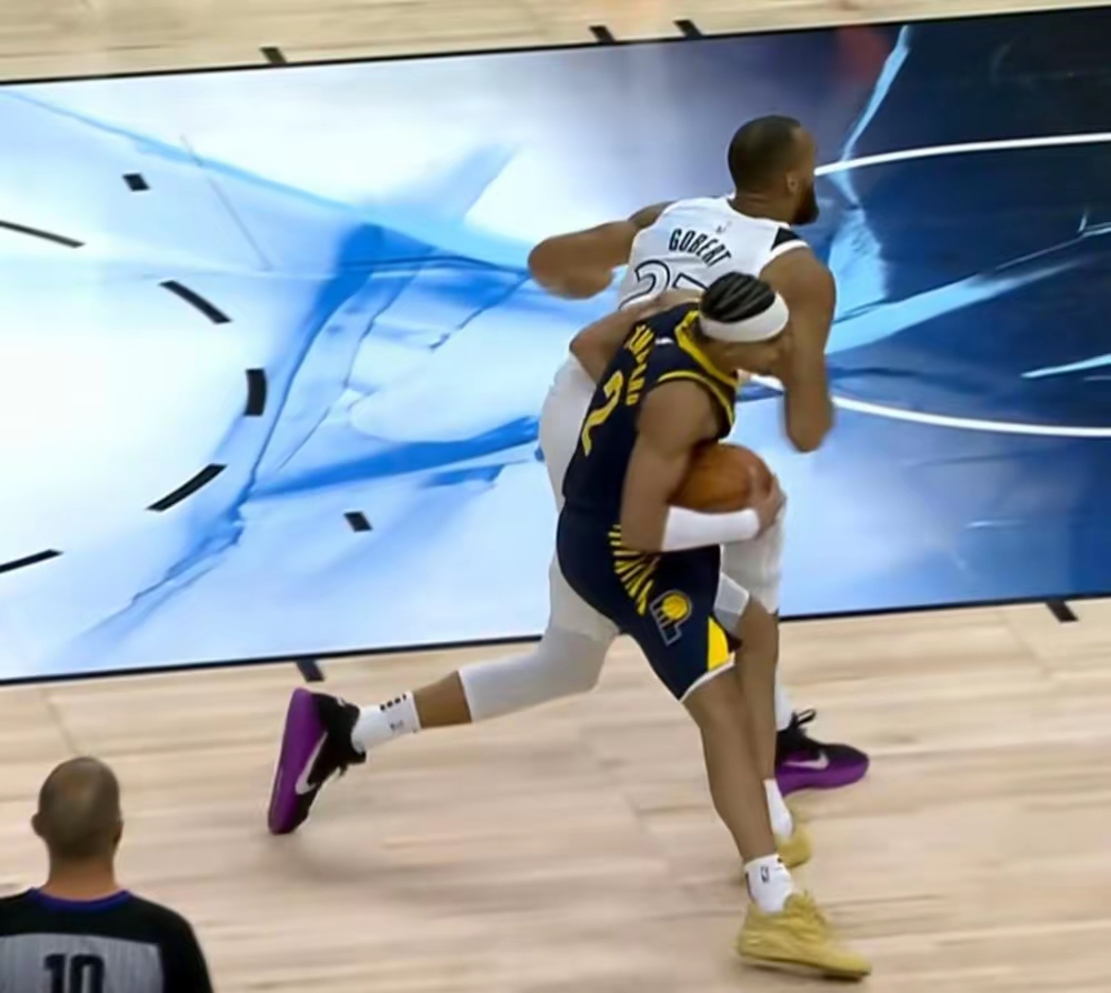 开拓者靠着外线投射击败对手