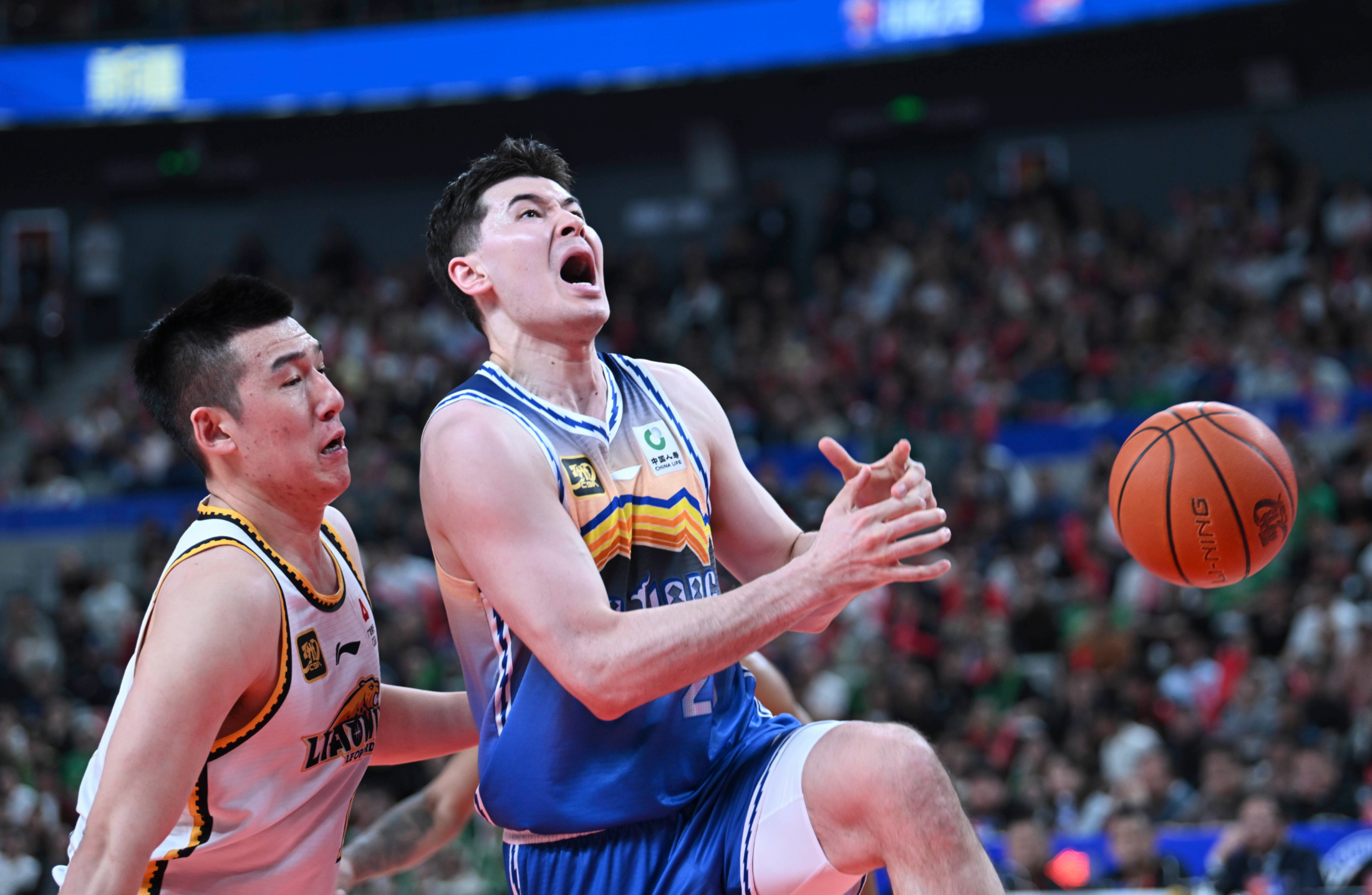 关于篮网队客场击败对手，取得宝贵胜利的信息