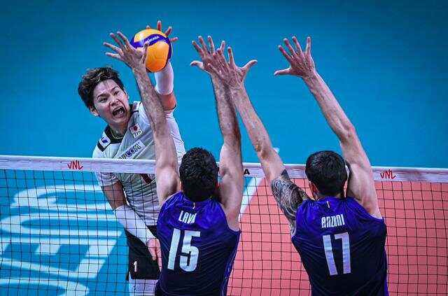 韩国运动员力挫对手夺得银牌