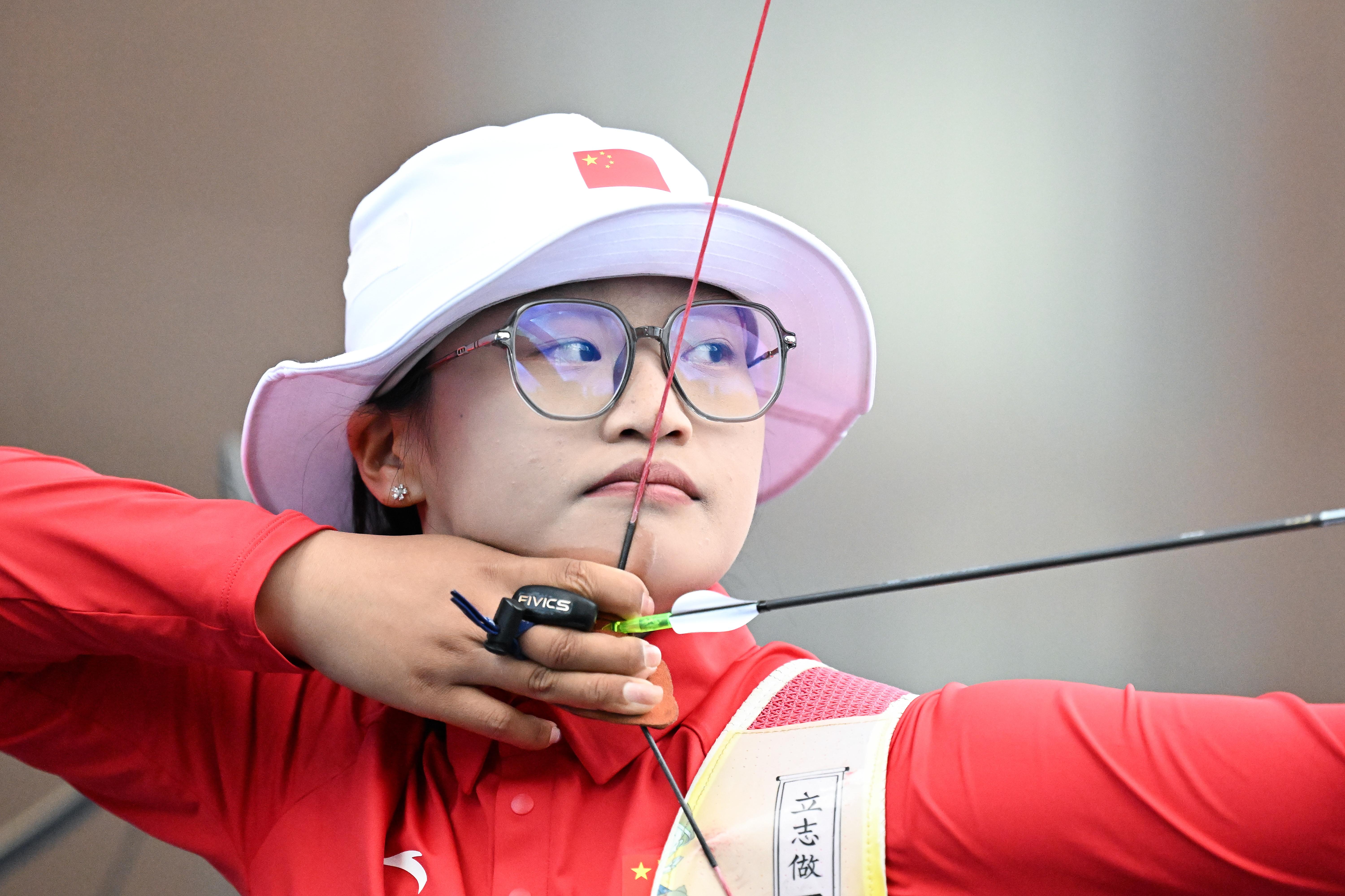 爱游戏娱乐-射箭选手击中靶心获奖